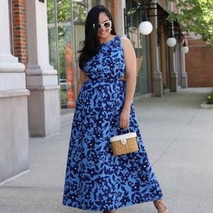 Who wear what blue floral drsss